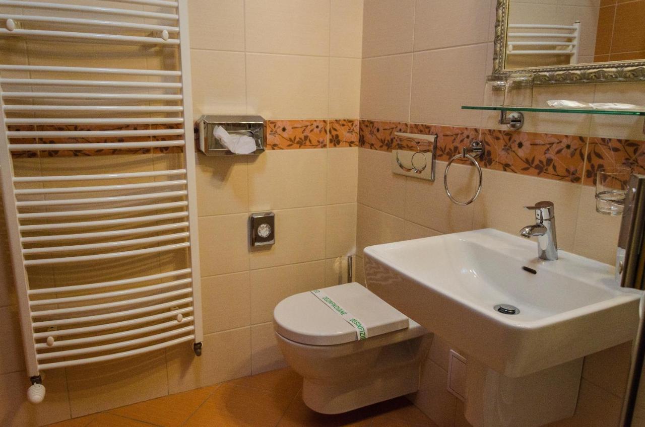 Hotel Rokoko Košice Exteriör bild